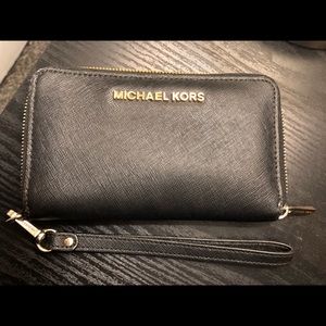 Micheal Kors Back Gold Jet Set wallet wristlet